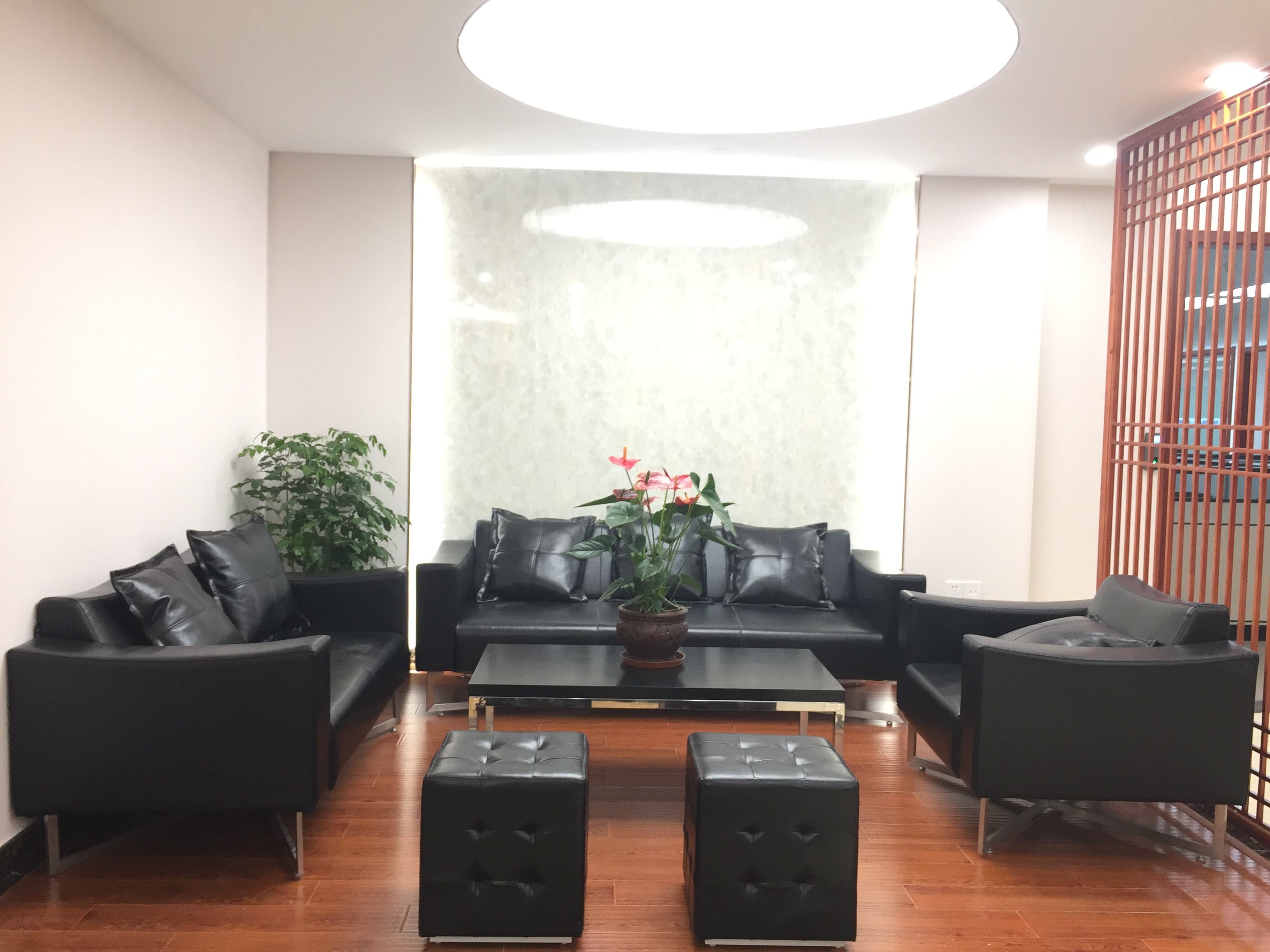 8 冯娴英律师盈科律师事务所全球总部任职